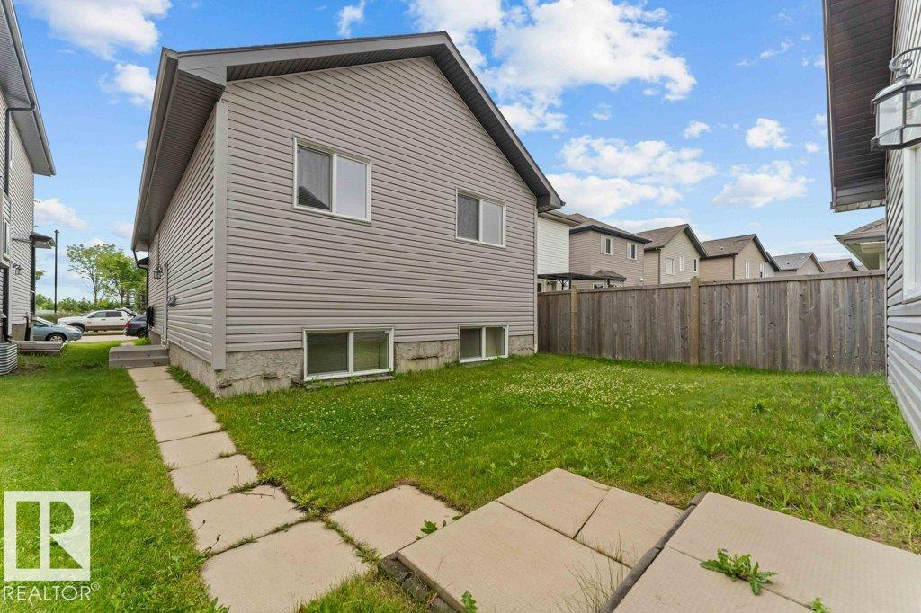 Photo 25 of 590 Tamarack Rd Nw, Edmonton AB