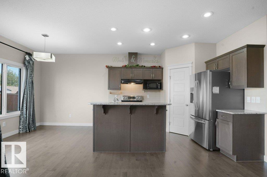 Photo 1 of 2302 Casey Cr Sw, Edmonton AB