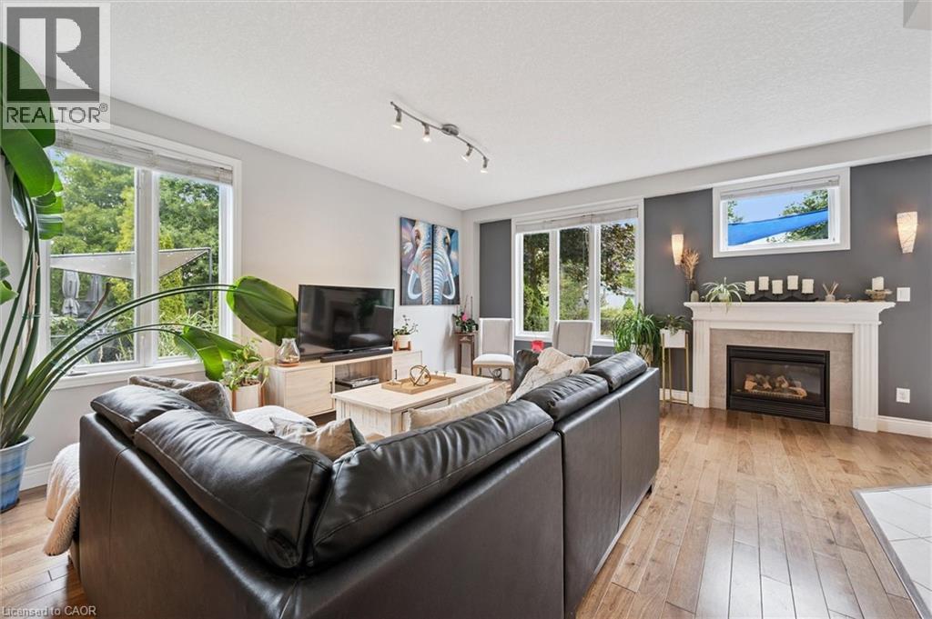 Photo 14 of 18 Pearwood Court, Kitchener ON