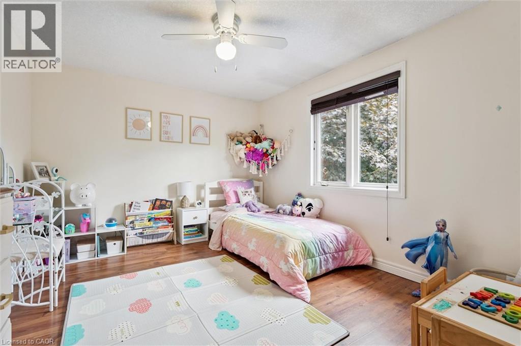Photo 48 of 18 Pearwood Court, Kitchener ON
