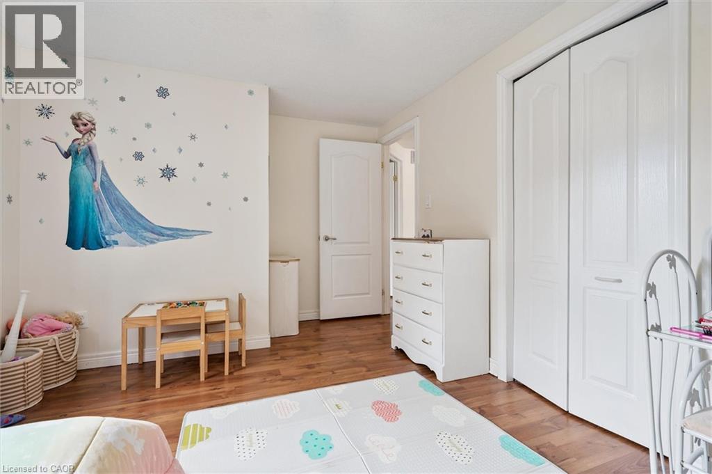 Photo 38 of 18 Pearwood Court, Kitchener ON