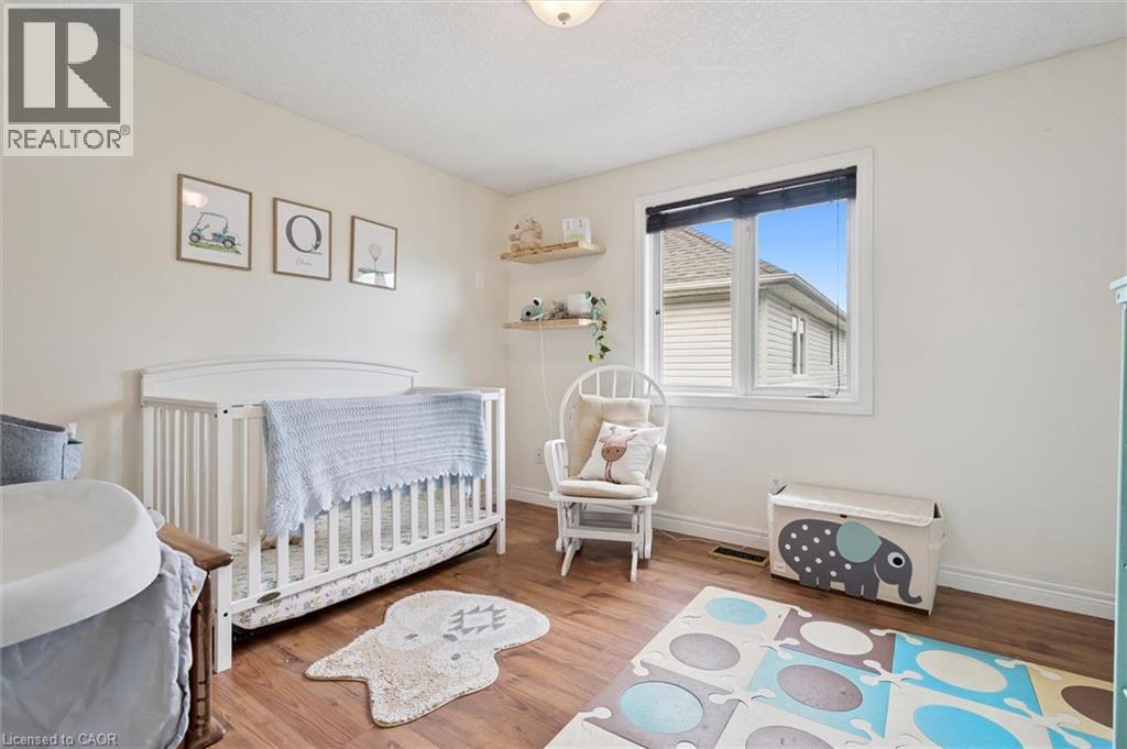 Photo 47 of 18 Pearwood Court, Kitchener ON