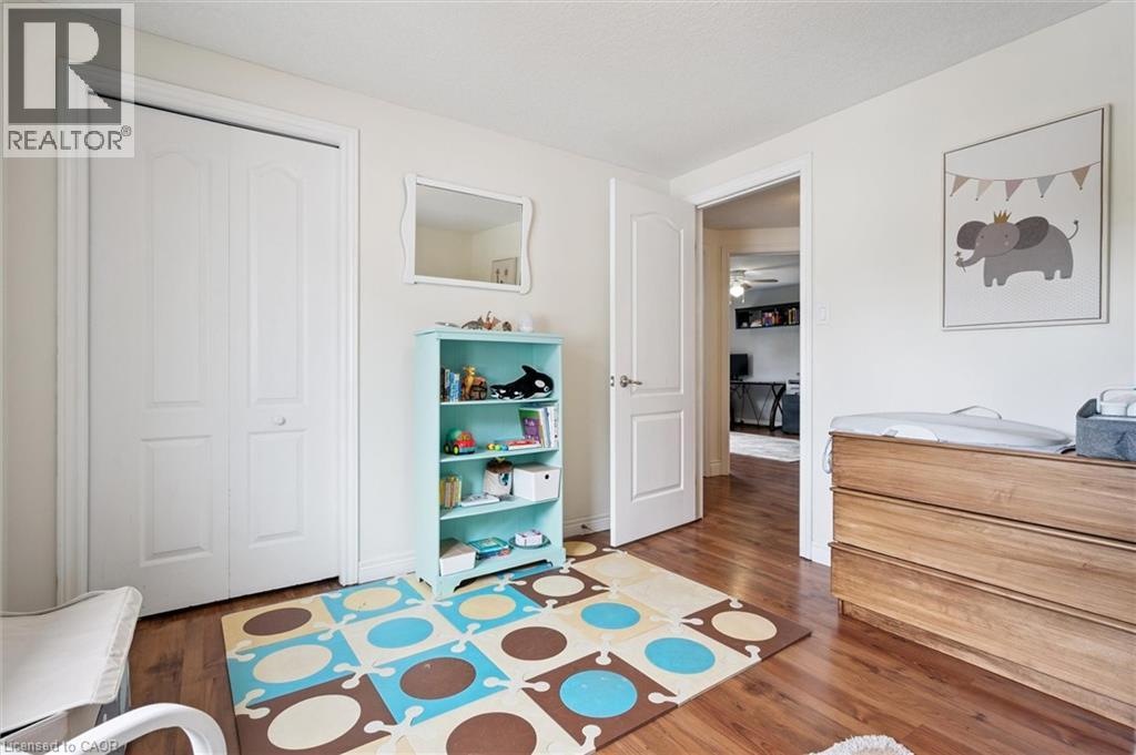 Photo 35 of 18 Pearwood Court, Kitchener ON