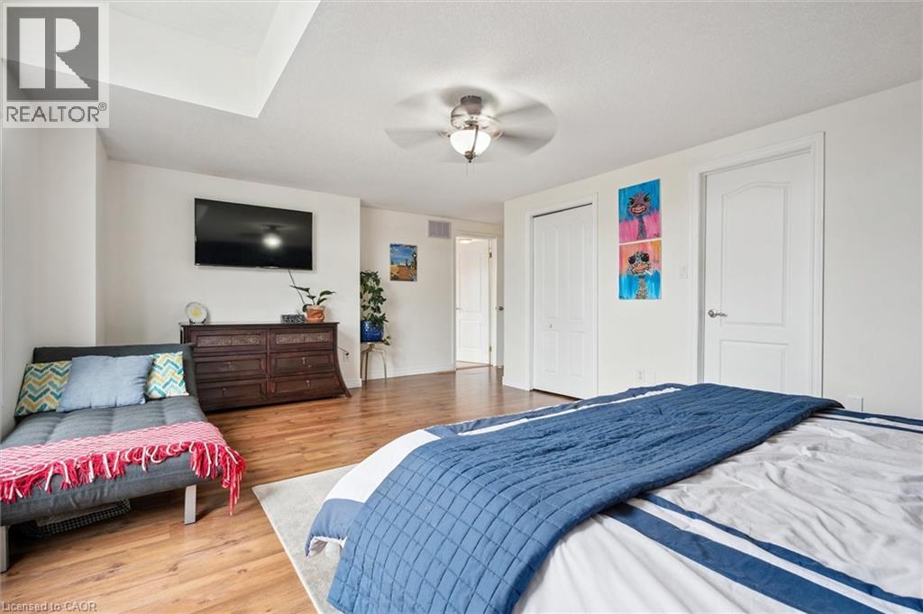 Photo 36 of 18 Pearwood Court, Kitchener ON
