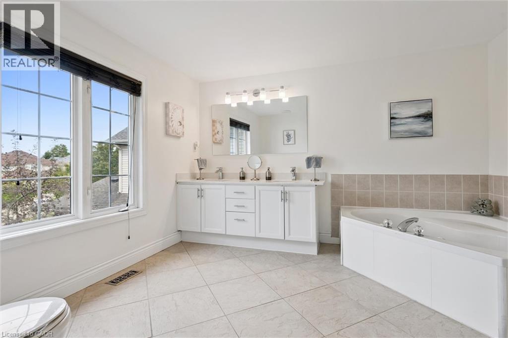Photo 40 of 18 Pearwood Court, Kitchener ON