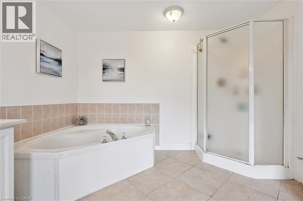 Photo 21 of 18 Pearwood Court, Kitchener ON