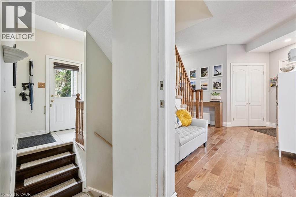 Photo 3 of 18 Pearwood Court, Kitchener ON