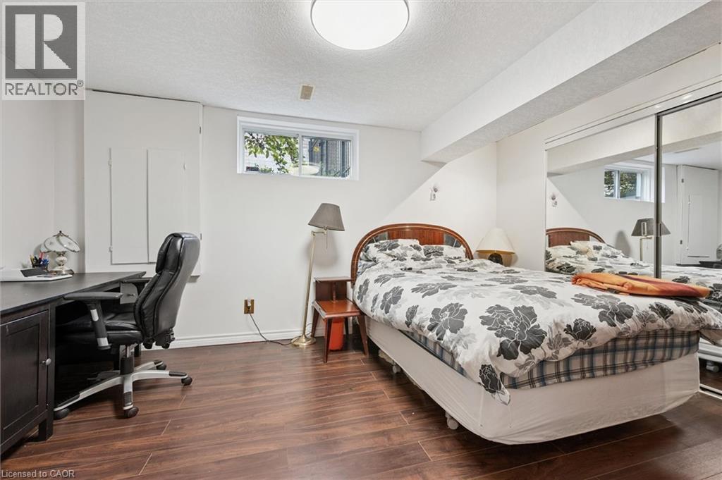 Photo 26 of 18 Pearwood Court, Kitchener ON