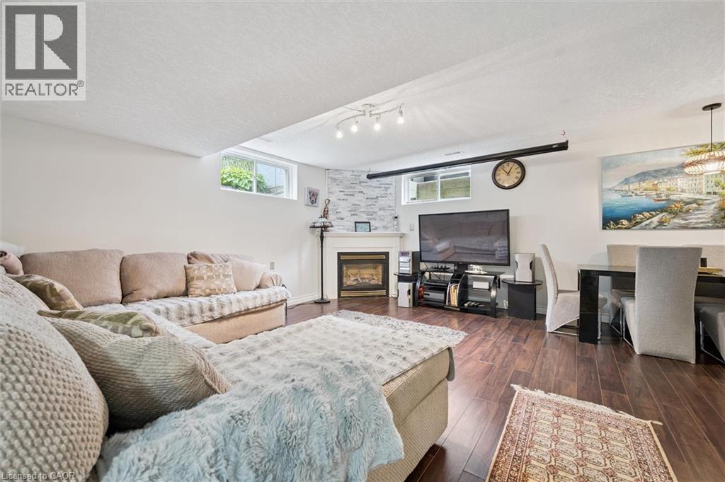 Photo 29 of 18 Pearwood Court, Kitchener ON