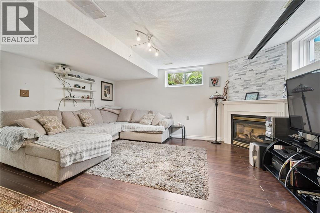 Photo 25 of 18 Pearwood Court, Kitchener ON
