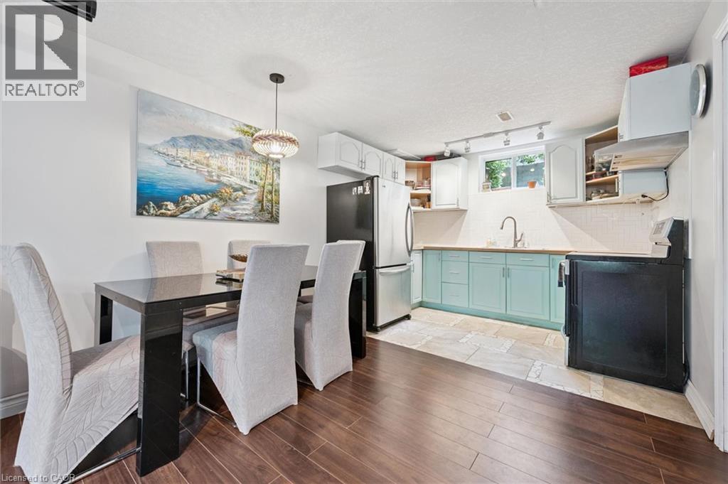 Photo 31 of 18 Pearwood Court, Kitchener ON