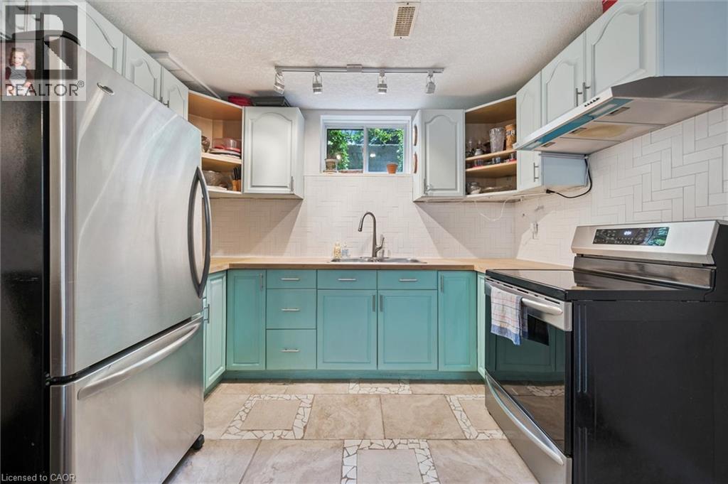 Photo 44 of 18 Pearwood Court, Kitchener ON