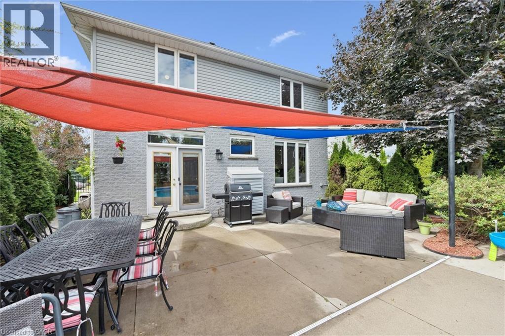 Photo 32 of 18 Pearwood Court, Kitchener ON