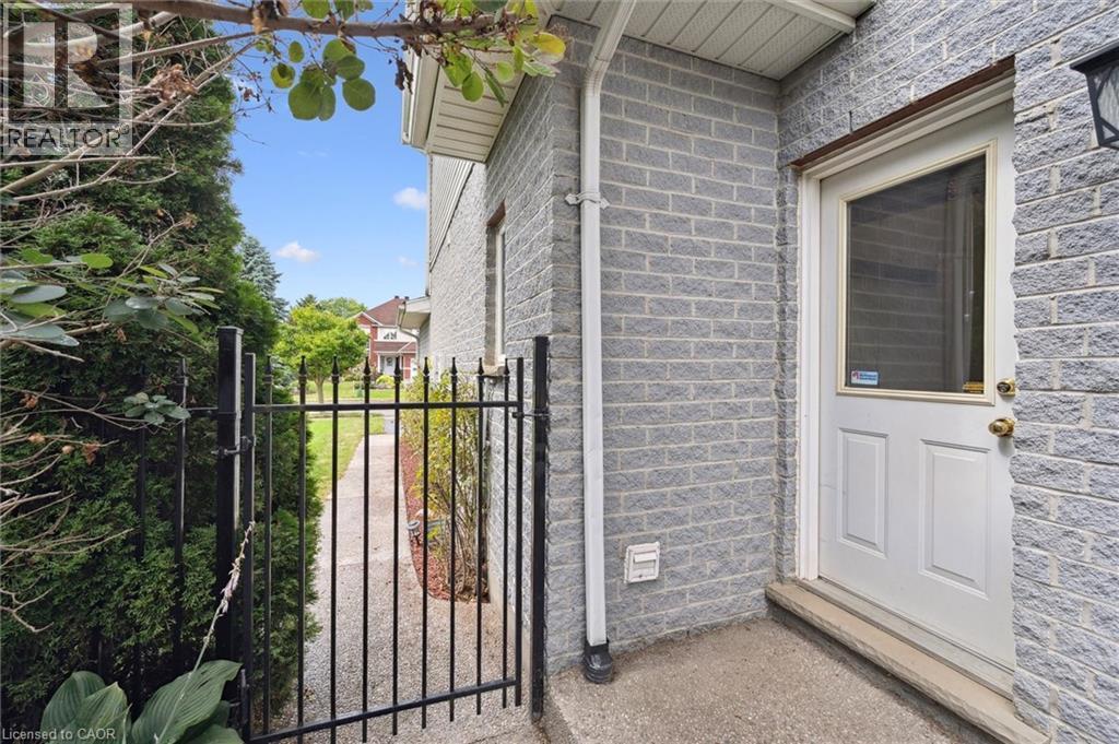 Photo 45 of 18 Pearwood Court, Kitchener ON