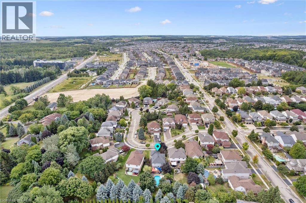 Photo 8 of 18 Pearwood Court, Kitchener ON