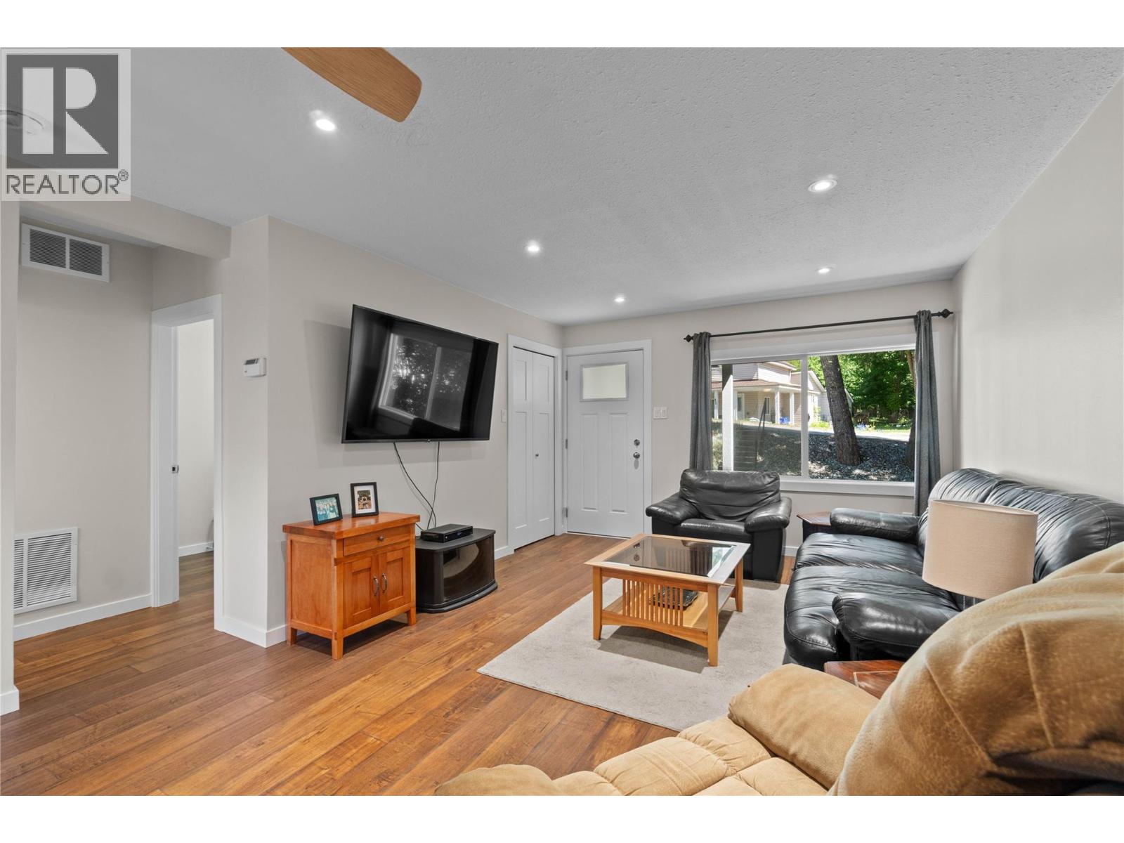Photo 11 of 451 3 Street Se, Salmon Arm BC