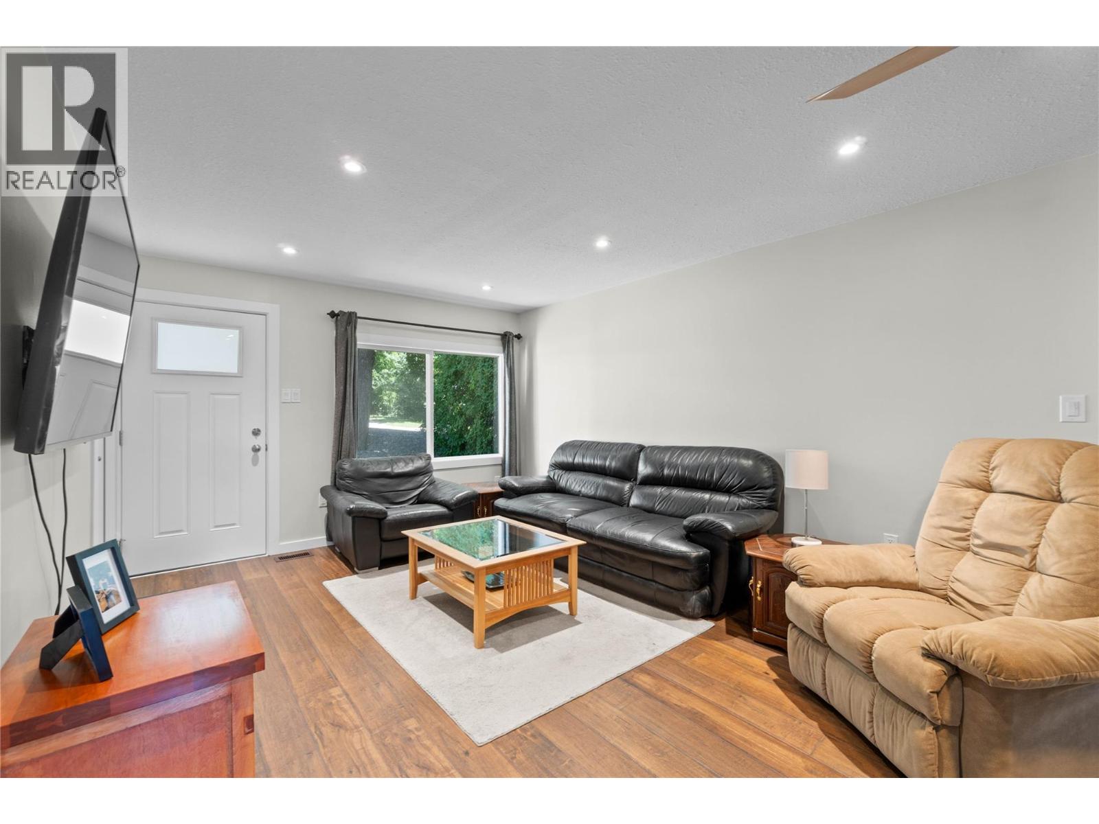 Photo 33 of 451 3 Street Se, Salmon Arm BC