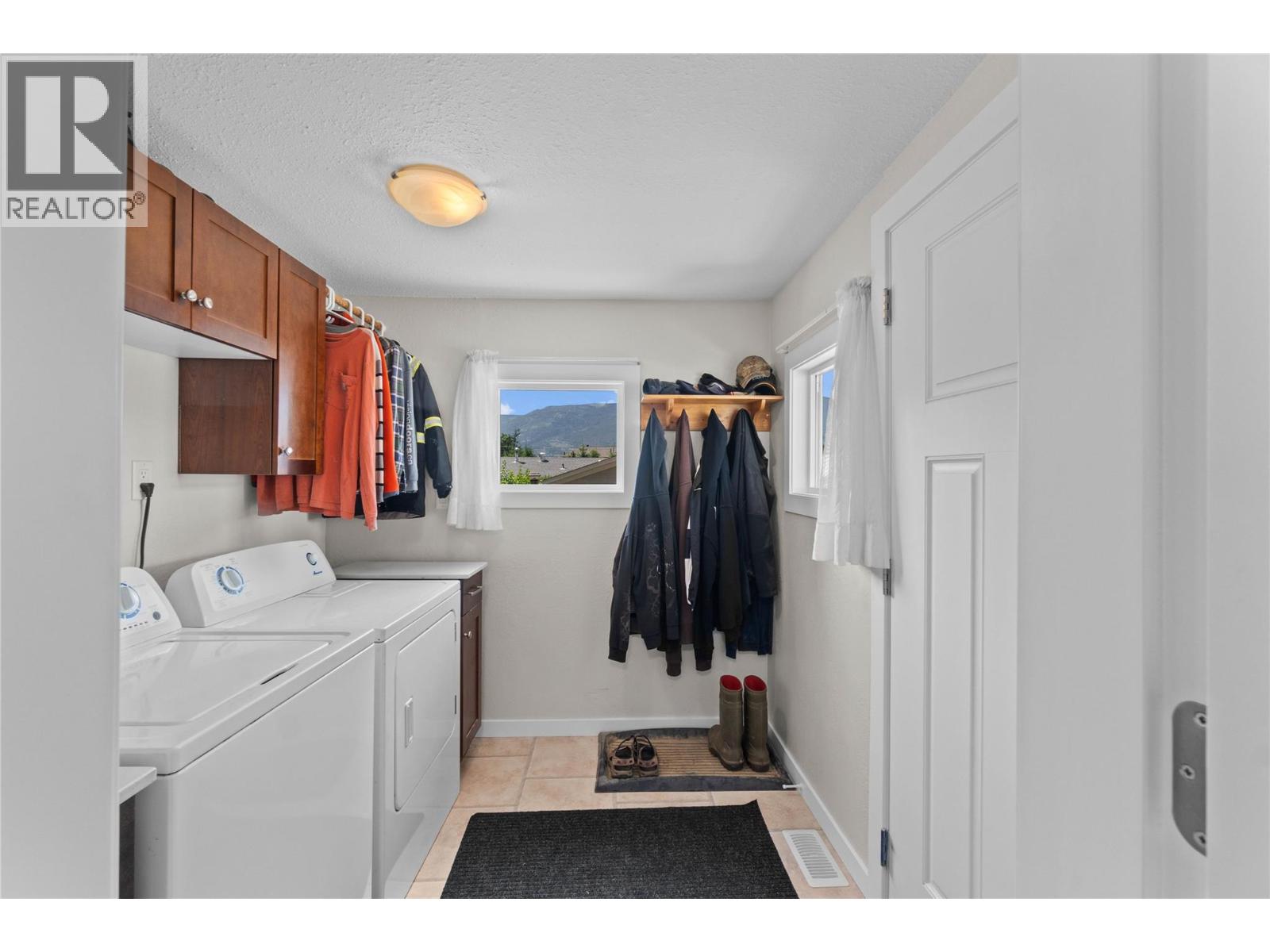 Photo 8 of 451 3 Street Se, Salmon Arm BC