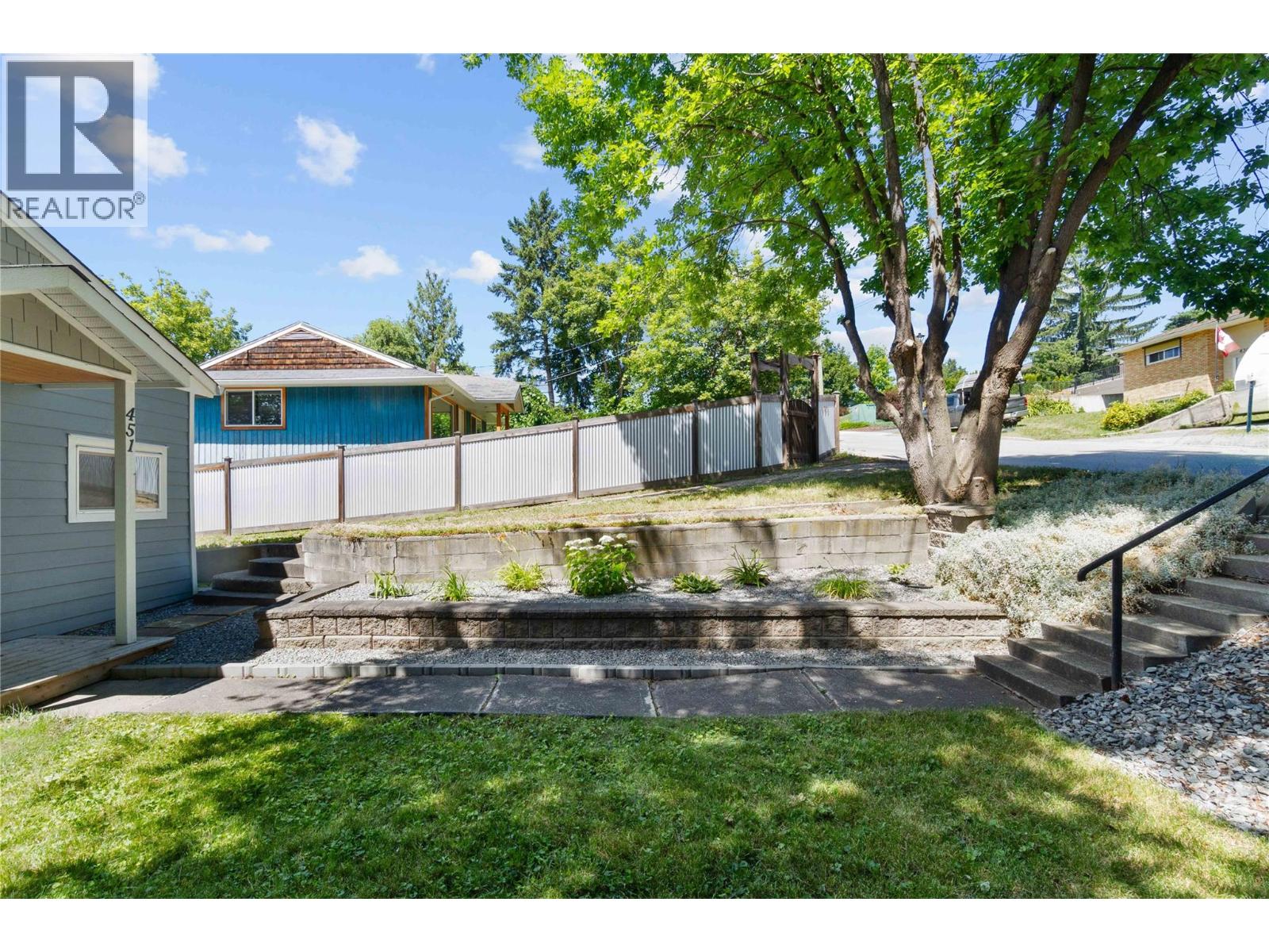 Photo 37 of 451 3 Street Se, Salmon Arm BC