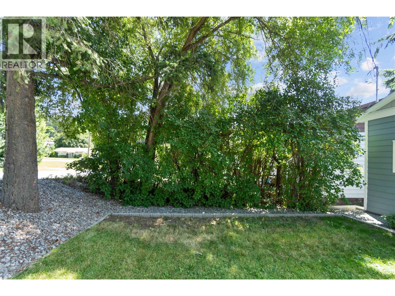 Photo 4 of 451 3 Street Se, Salmon Arm BC