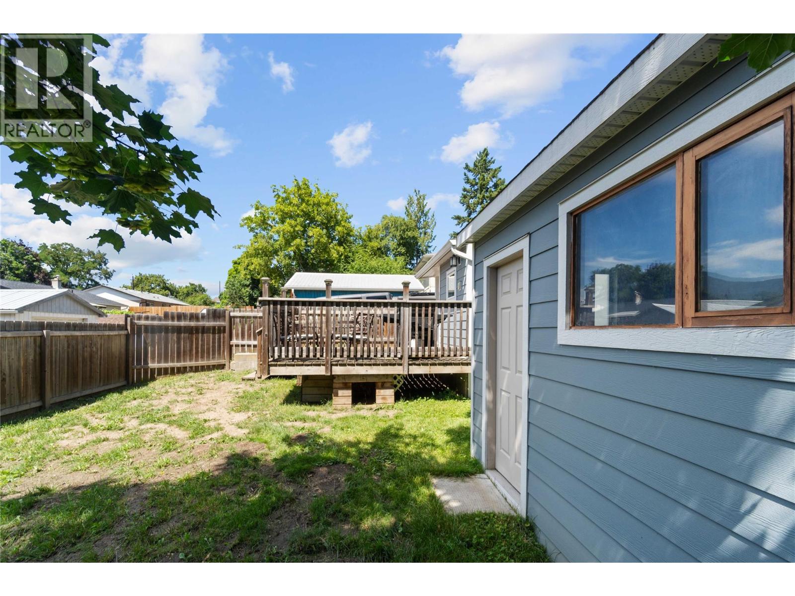 Photo 13 of 451 3 Street Se, Salmon Arm BC