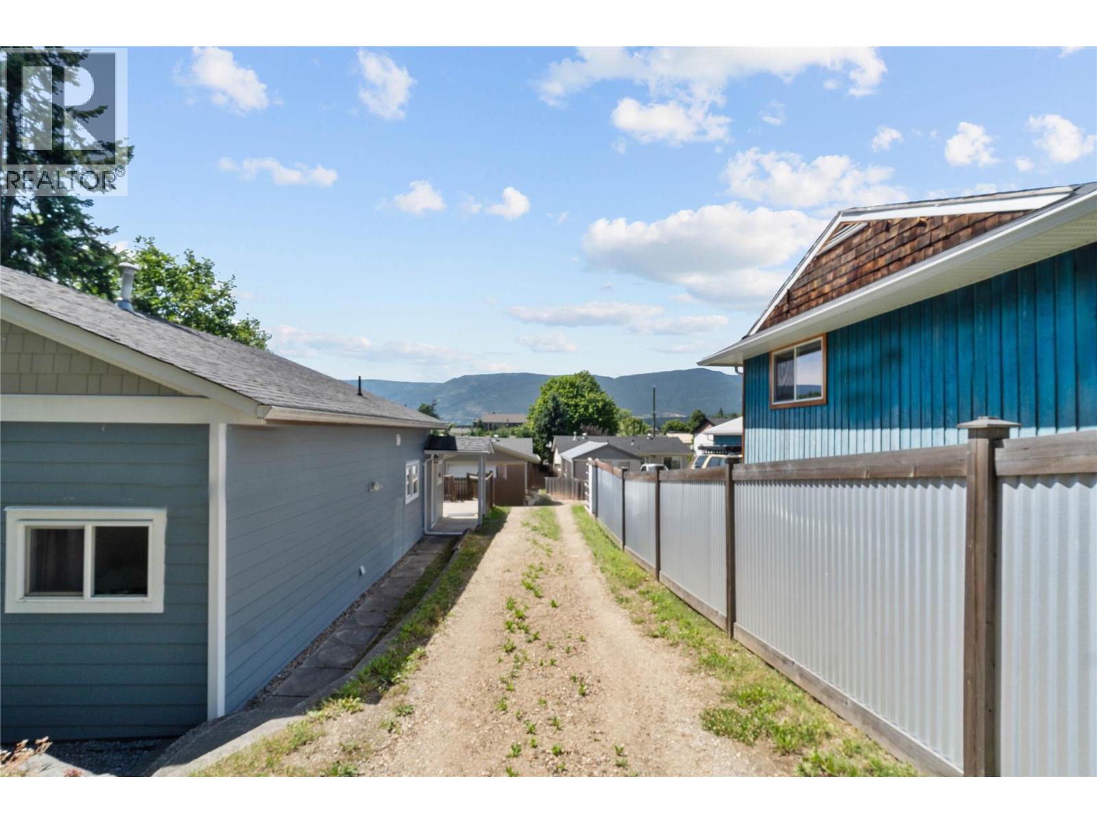 Photo 2 of 451 3 Street Se, Salmon Arm BC