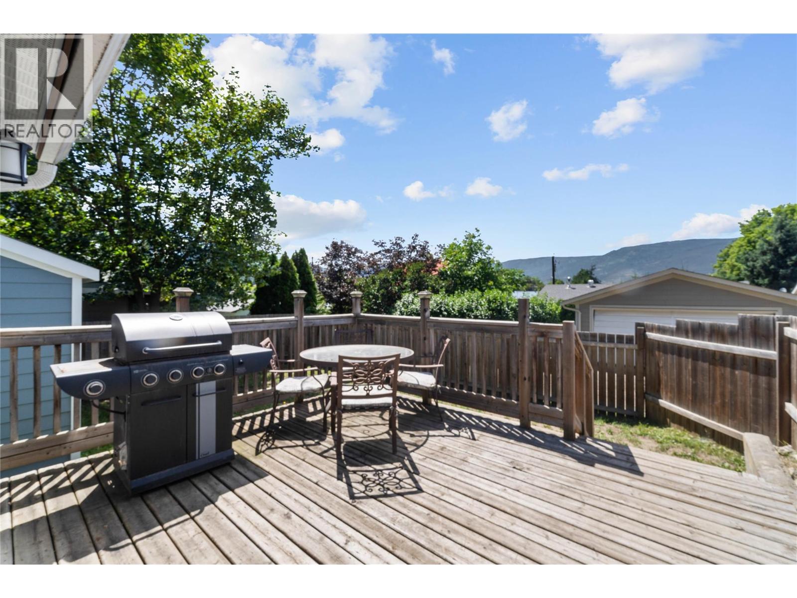 Photo 48 of 451 3 Street Se, Salmon Arm BC