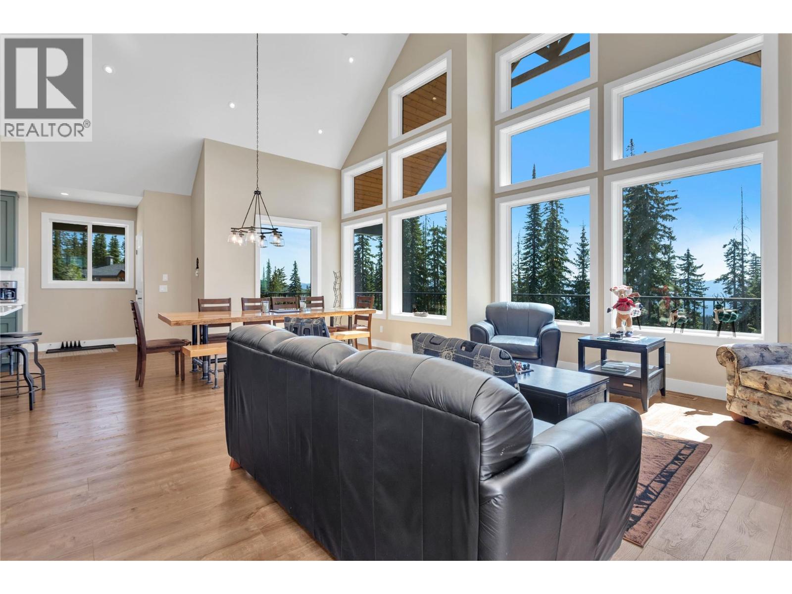 345 Feathertop Way, Big White