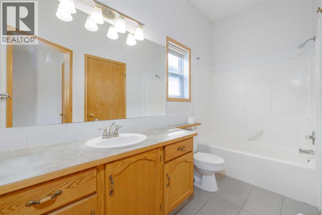 Photo 18 of 6013 Saddlehorn Drive Ne, Calgary AB