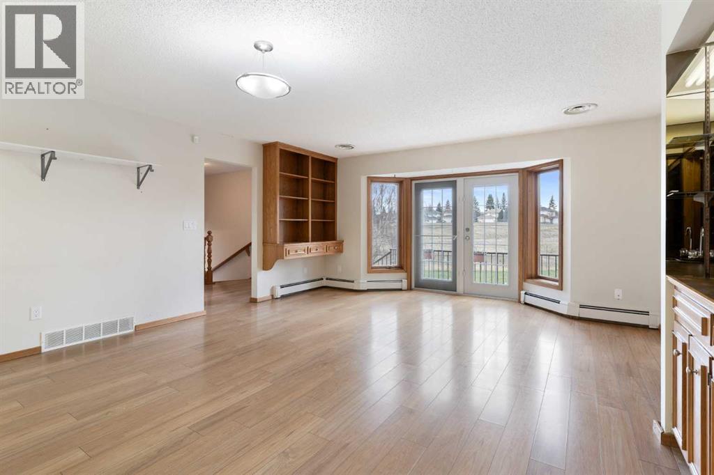 Photo 21 of 1008 Shawnee Drive Sw, Calgary AB