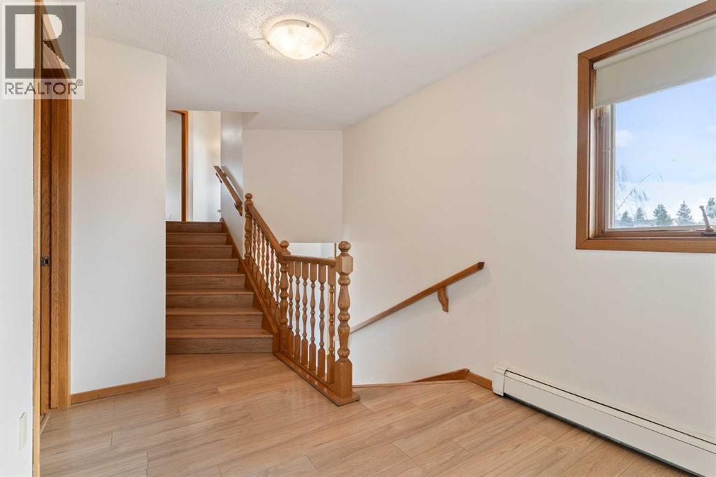 Photo 6 of 1008 Shawnee Drive Sw, Calgary AB
