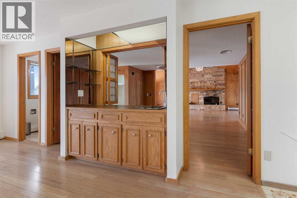 Photo 4 of 1008 Shawnee Drive Sw, Calgary AB
