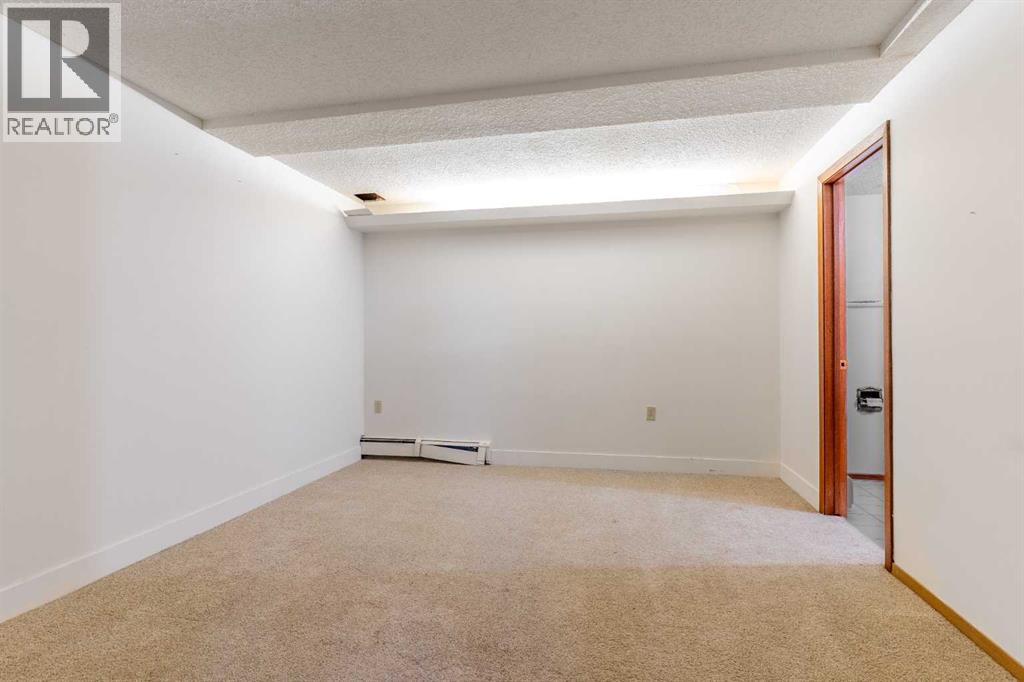 Photo 5 of 1008 Shawnee Drive Sw, Calgary AB
