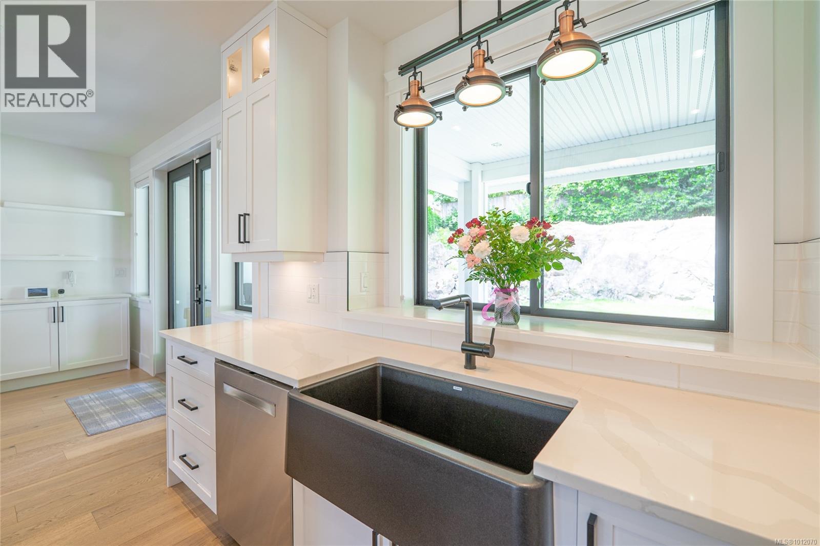 Photo 60 of 3880 Wilkinson Rd, Saanich BC