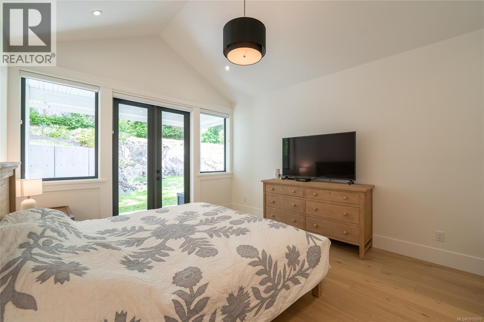 Photo 76 of 3880 Wilkinson Rd, Saanich BC