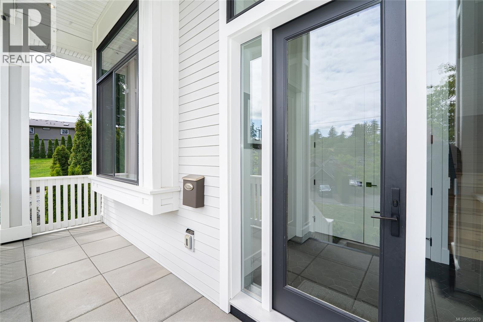 Photo 14 of 3880 Wilkinson Rd, Saanich BC