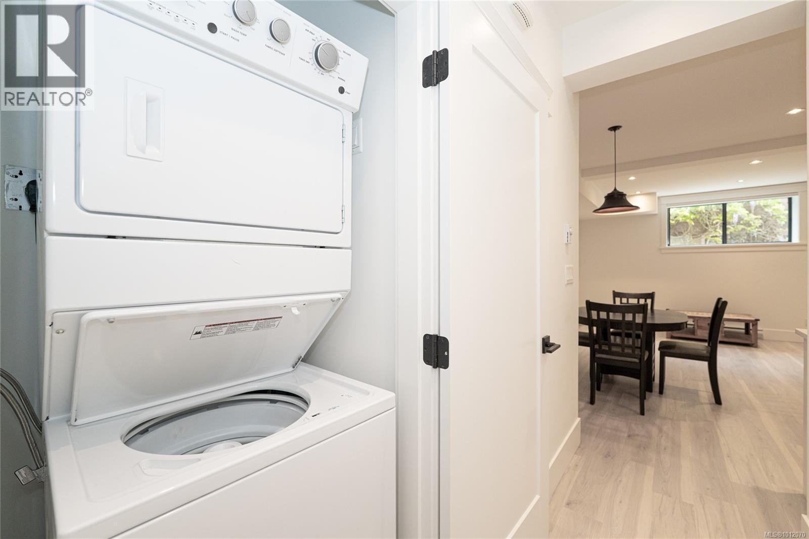 Photo 12 of 3880 Wilkinson Rd, Saanich BC