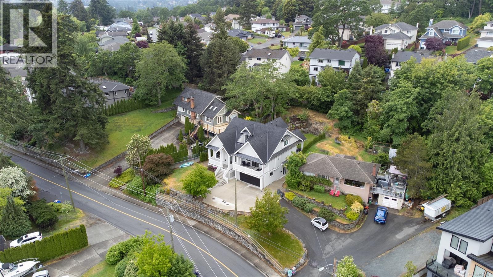 Photo 13 of 3880 Wilkinson Rd, Saanich BC
