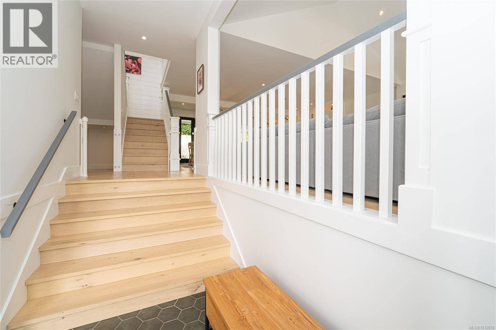 Photo 25 of 3880 Wilkinson Rd, Saanich BC