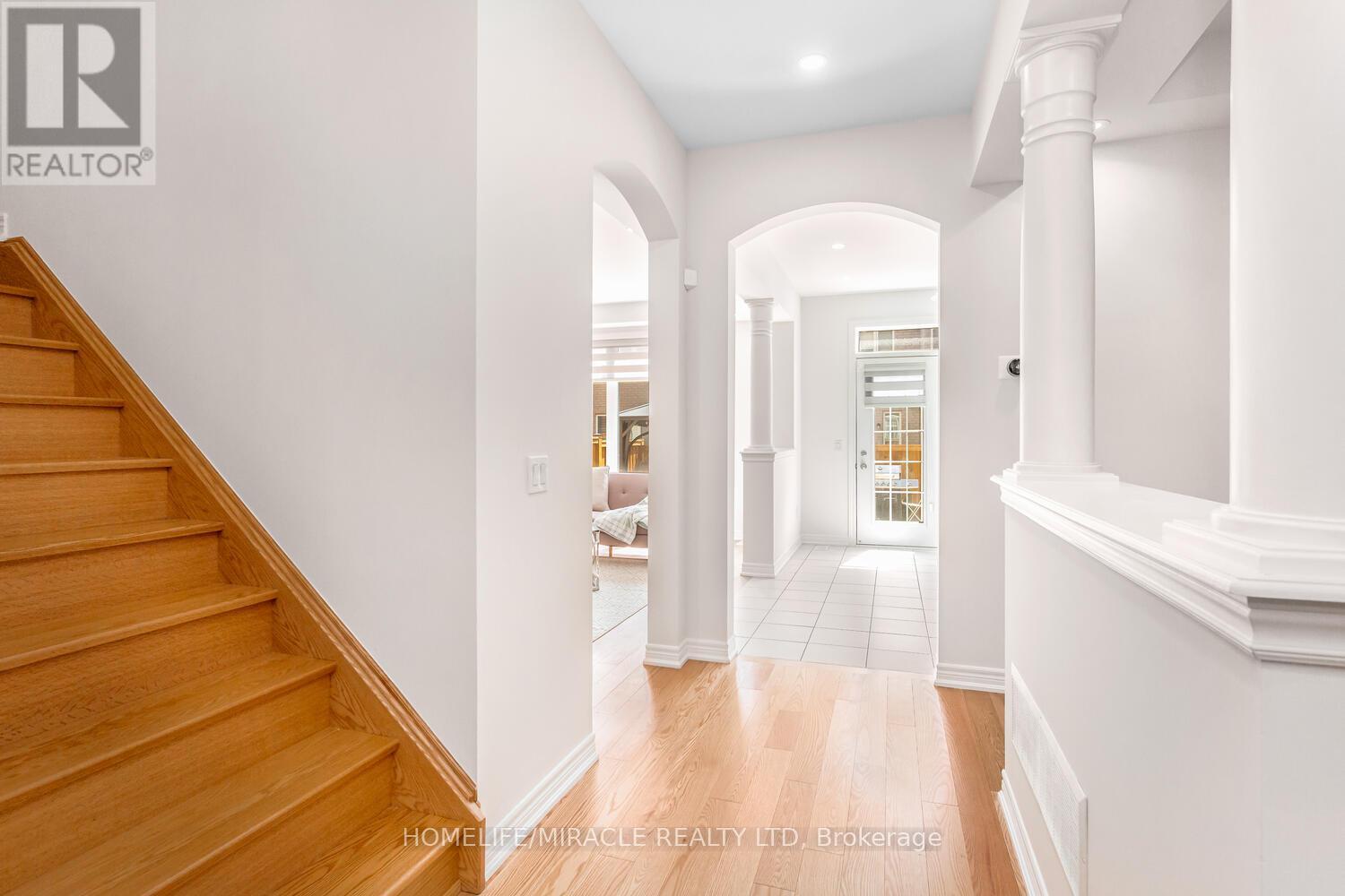 Photo 18 of 10 Elverton Crescent, Brampton ON