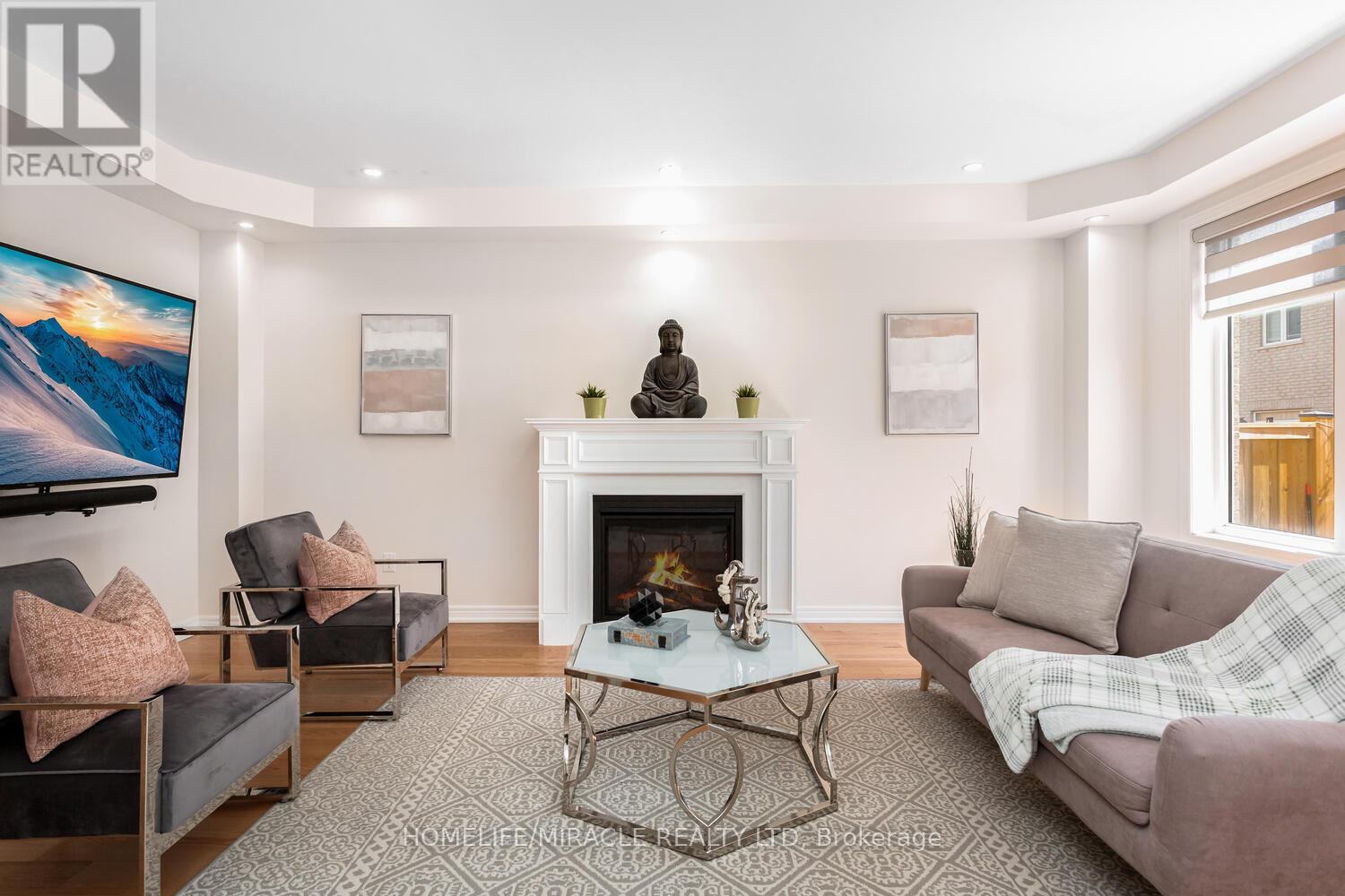 Photo 4 of 10 Elverton Crescent, Brampton ON