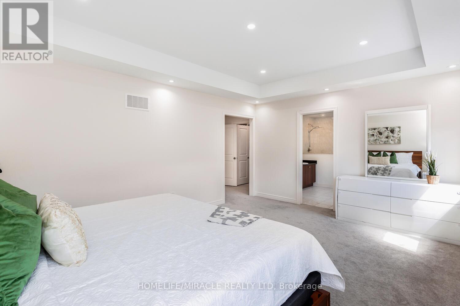 Photo 46 of 10 Elverton Crescent, Brampton ON