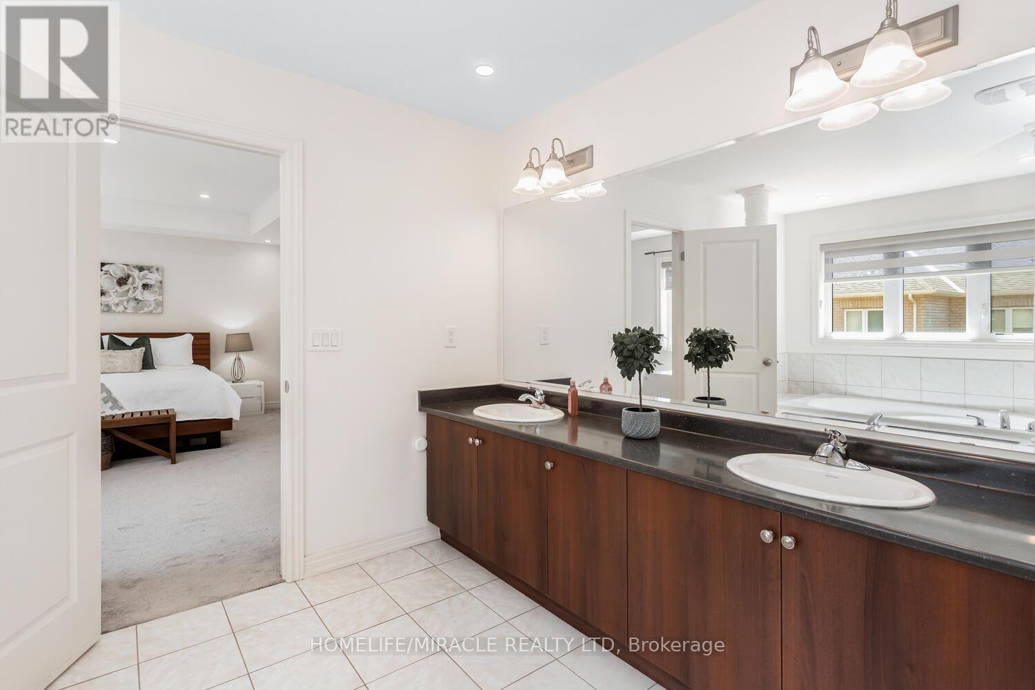 Photo 50 of 10 Elverton Crescent, Brampton ON