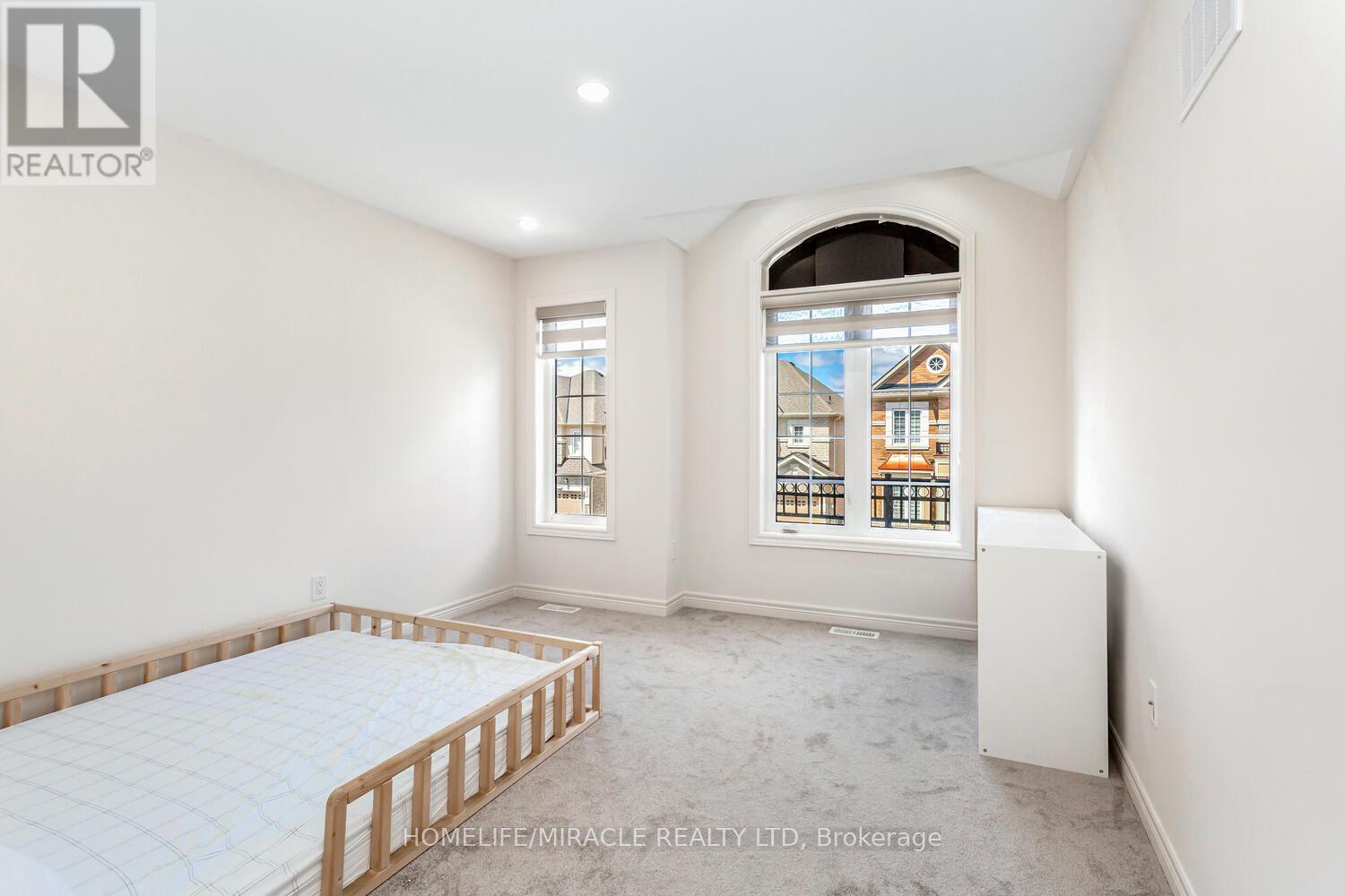 Photo 5 of 10 Elverton Crescent, Brampton ON