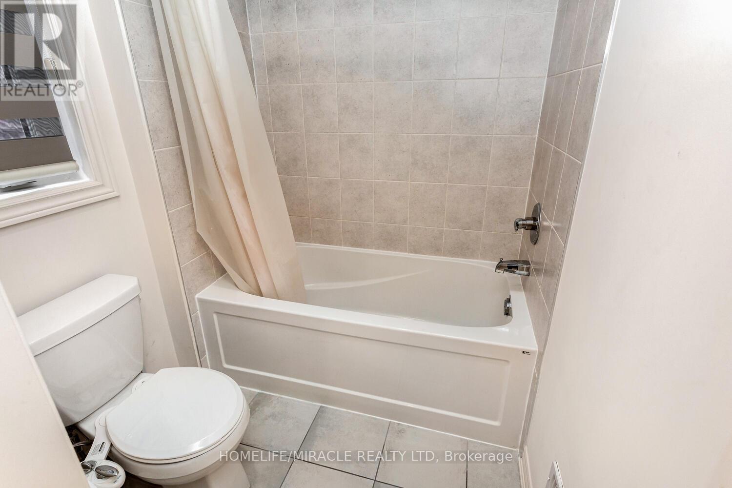 Photo 2 of 10 Elverton Crescent, Brampton ON