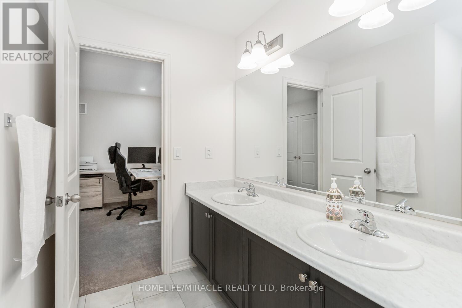 Photo 28 of 10 Elverton Crescent, Brampton ON