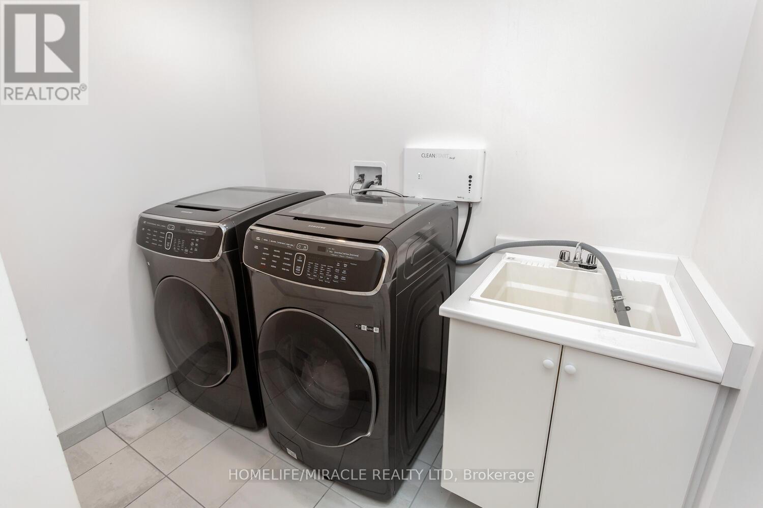 Photo 34 of 10 Elverton Crescent, Brampton ON