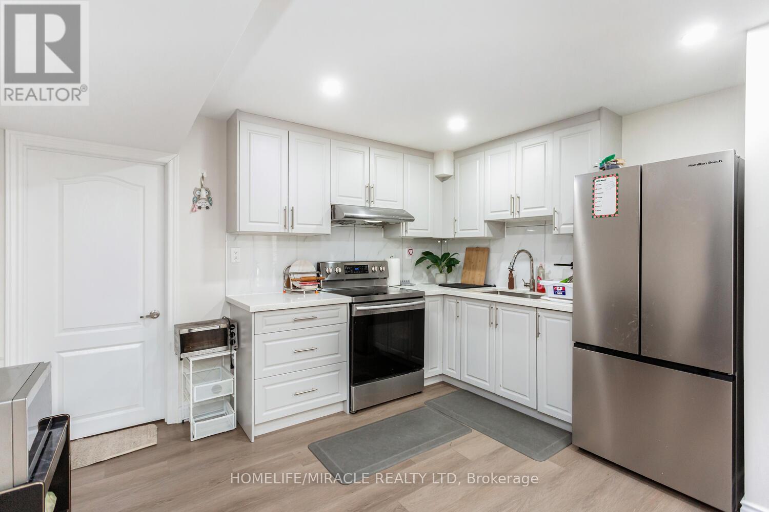 Photo 33 of 10 Elverton Crescent, Brampton ON