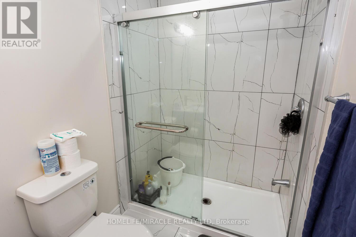 Photo 35 of 10 Elverton Crescent, Brampton ON
