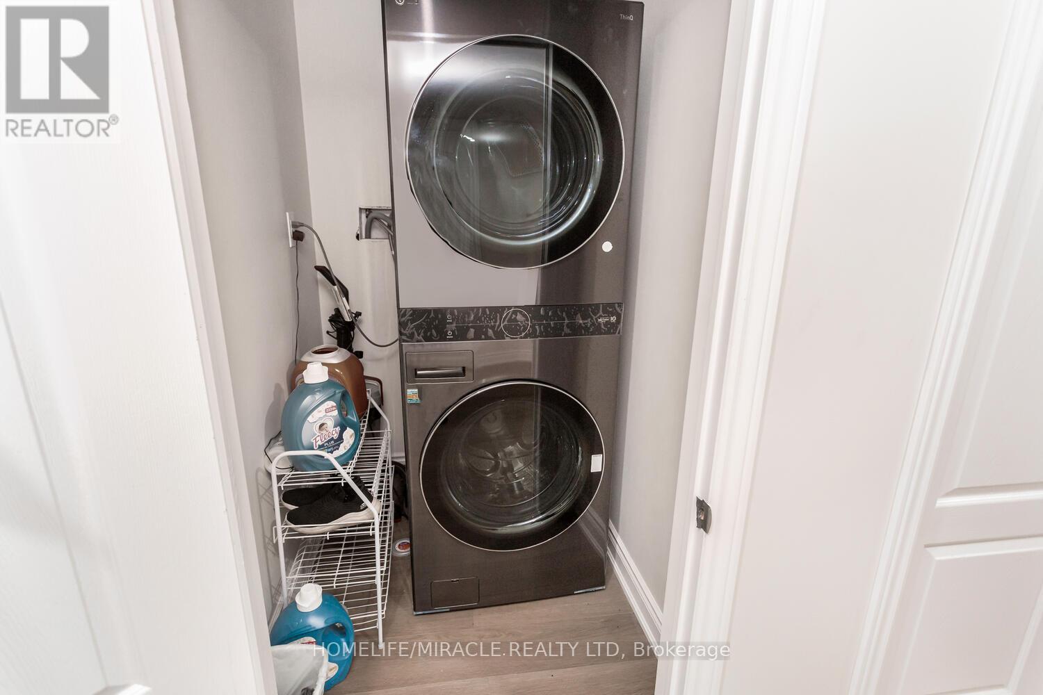 Photo 7 of 10 Elverton Crescent, Brampton ON